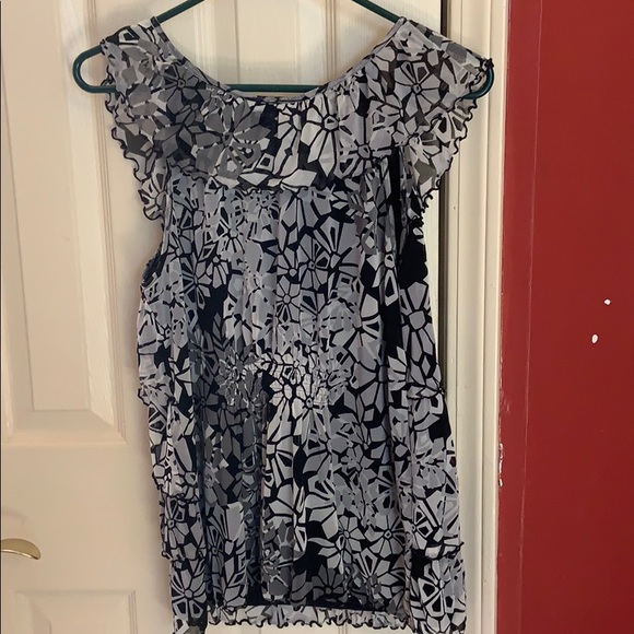 Sleeveless multi tiered top - Picture 2 of 3